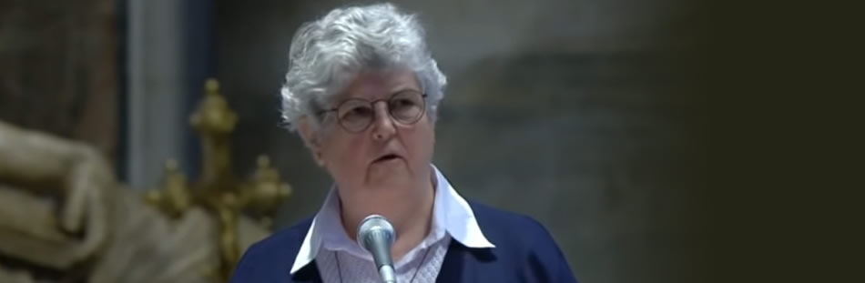 Barbara Dawson lee en la Misa del Domingo de Pascua en el Vaticano
