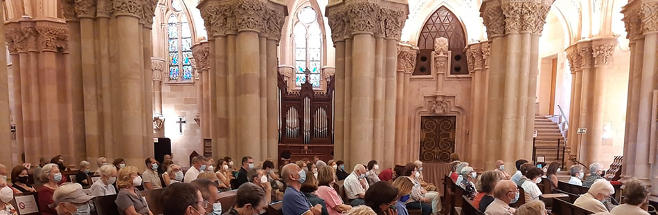 Más de cien personas vinculadas al Sagrat Cor Diputació escucharon de nuevo el órgano del colegio en la la Sagrada Familia